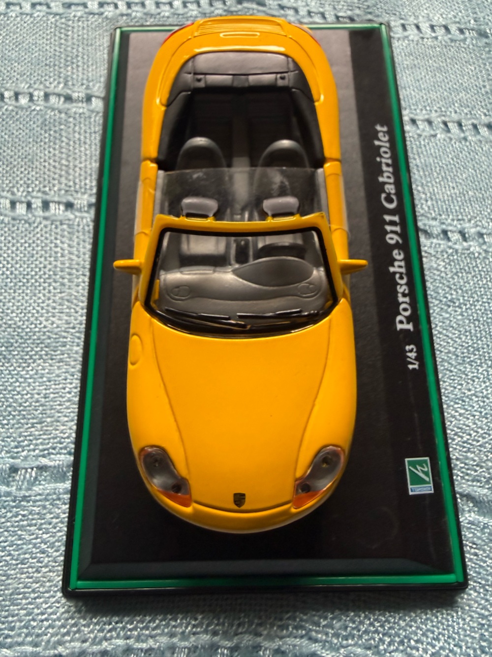 Porsche 911 Cabriolet 1:43 scale model Speed Yellow Convertible Hongwell